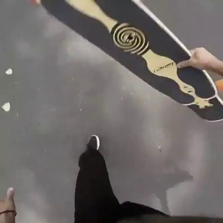 Superbe figures freestyle en longboard comme si vous y étiez !! Filmées à la Gopro
