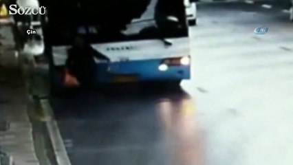 Yaşlı kadın otobüsün altında can verdi