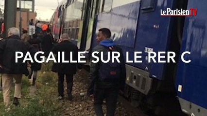 RER C : des voyageurs excédés descendent sur les voies