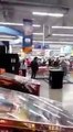Un Wallmart se fait piller après un flashmob qui dégénère