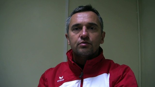 L'avant match FC Martigues / Pau avec le coach sang et or et le milieu de terrain Rémi Sergio