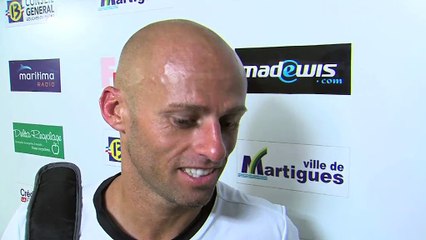 La réaction du milieu de terrain de Sète Geoffrey Doumeng