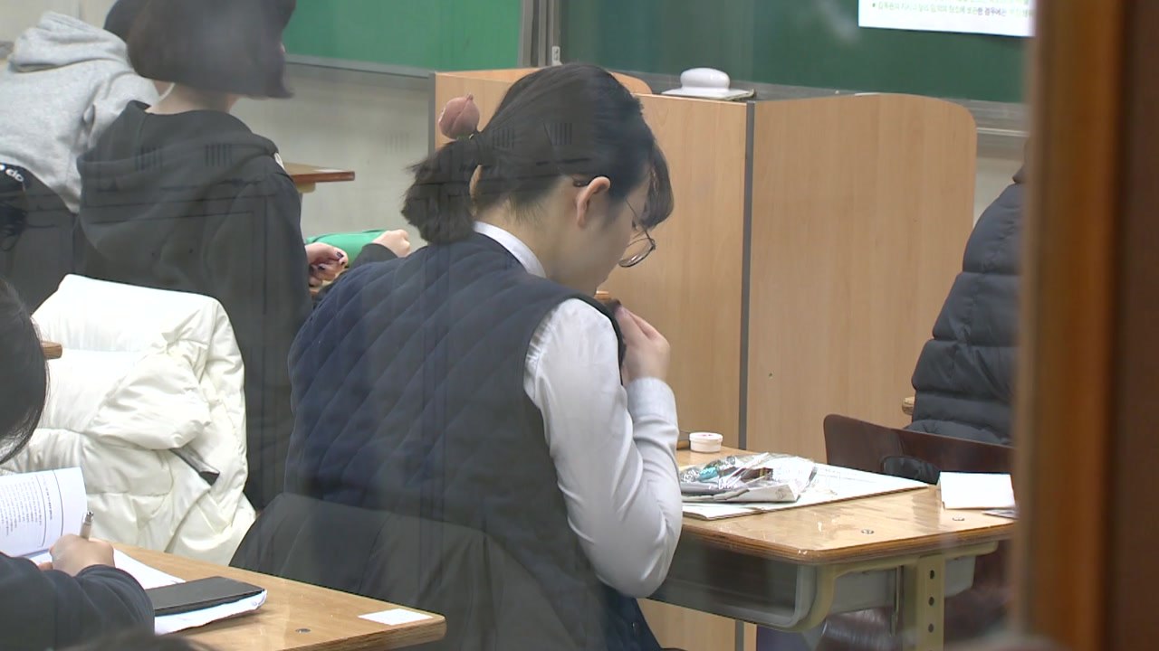 여진 공포 속 무사히 수능 마친 포항 수험생 / YTN