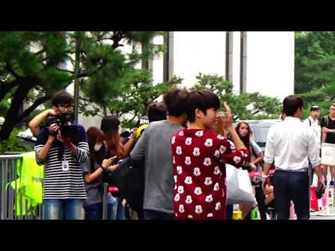 150821 Yuseungwoo arriving at Music Bank @Kpopmap