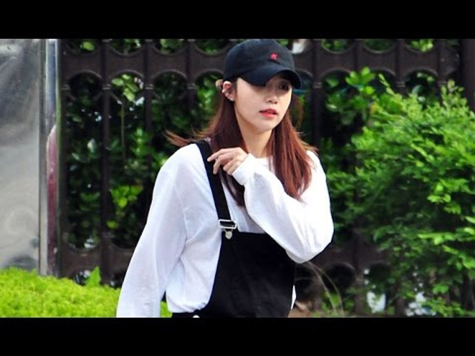 160429  APINK Jeong EunJi arriving at Music Bank @Kpopmap