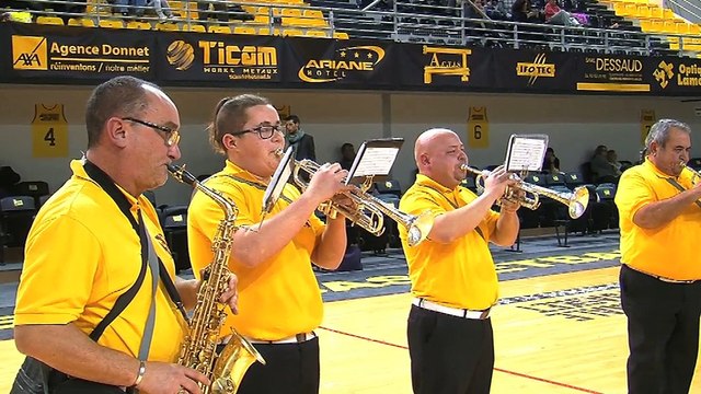 La fanfare de Martigues a animé la rencontre de Basket Fos-Bourg en Bresse