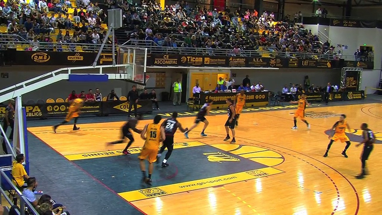 Le manager de Fos Provence Basket Momo Sy avant la rencontre face à Nantes