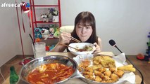 신전떡볶이와 고메핫크리스피치킨, 납작만두, 치즈스틱 먹방 mukbang 20170824 볼빨간효닝