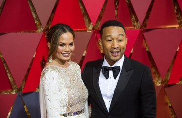 ChrissyTeigen anuncia su segundo embarazo con un conmovedor vídeo