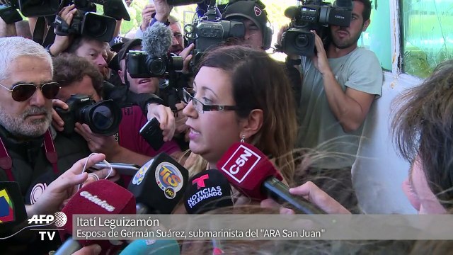 Dolor de familiares de submarinistas al saber de la explosión