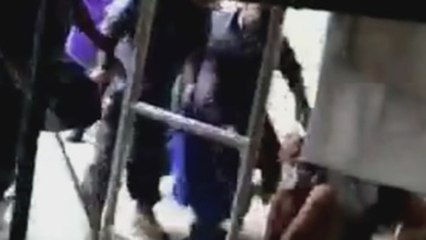 La Policía vuelve al centro de Manus para intentar desalojar a inmigrantes