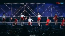 饭拍韩国女团热舞现场, 很受欢迎的一首歌!_高清(00h01m01s-00h01m03s)