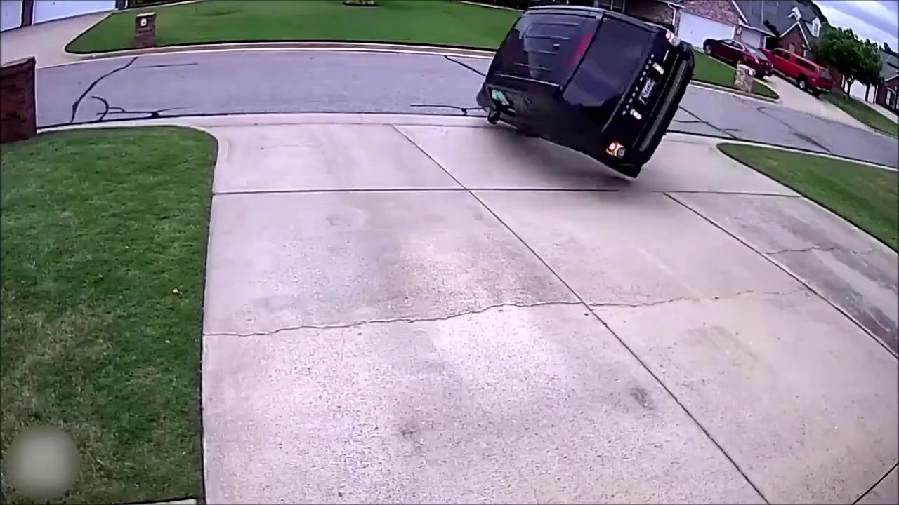 Il fait un tonneau en faisant un demi-tour