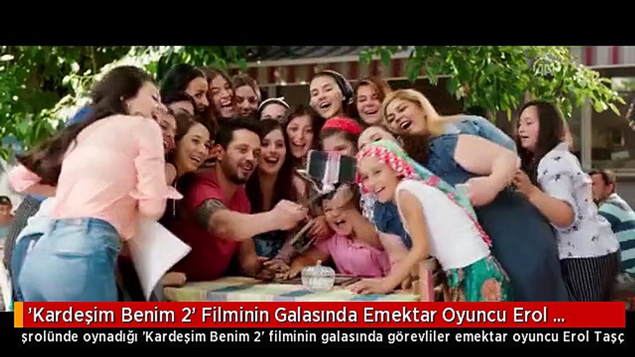 'Kardeşim Benim 2' Filminin Galasında Emektar Oyuncu Erol Taşçı'yı Tartakladılar