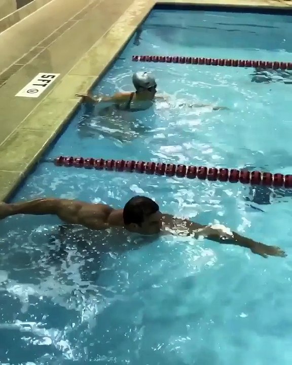 Swimmer VS Bodybuilder.