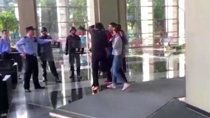 Un homme libère une femme prise en otage grâce à une prise de judo