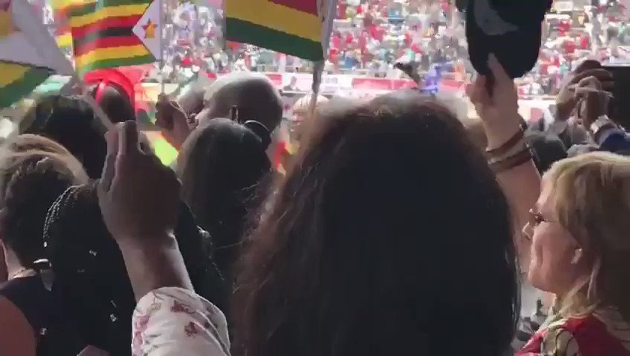 Crowds Celebrate as Mnangagwa Sworn in as Zimbabwe President
