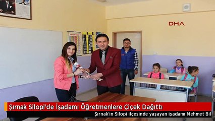Şırnak Silopi'de İşadamı Öğretmenlere Çiçek Dağıttı