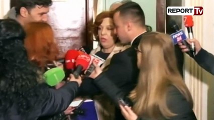 Gazetarët e pyesin në lidhje me Habilajt, Elona Gjebrea: Mos vazhdoni me lojën e kazanit