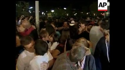 Bosnian town goes for kissing record