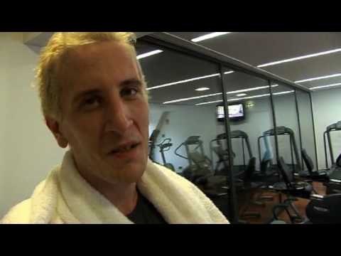 Bertrand Grospellier ElkY - EPT6 Vilamoura PokerStars Pro Elky in the gym - PokerStars.com