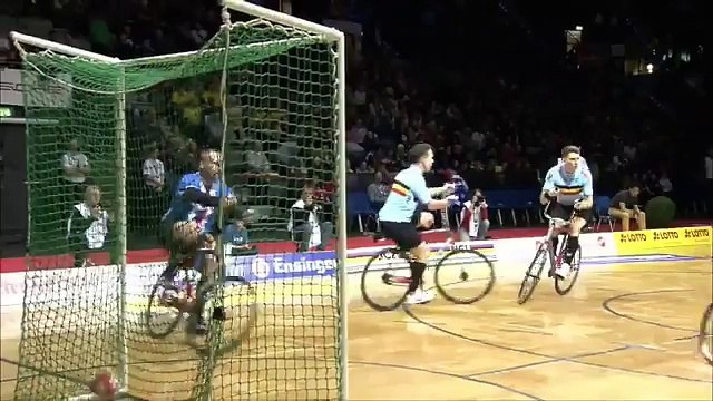 Yeni moda bu; Bisiklet futbolu