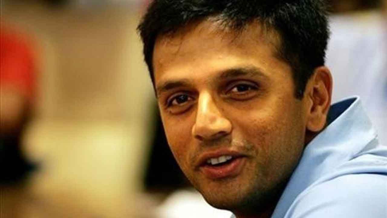 ಕ್ರಿಕೆಟ್ ದಿಗ್ಗಜ ರಾಹುಲ್ ದ್ರಾವಿಡ್ ಸರಳತೆಗೆ ಮಾರುಹೋದ ನೆಟ್ಟಿಗರು | Oneindia Kannada
