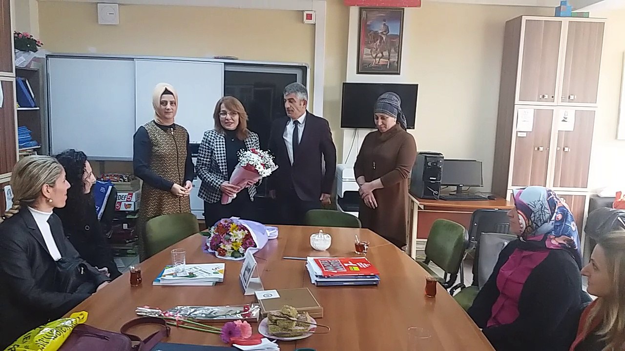 MHP Öğretmenler gününü kutladı...