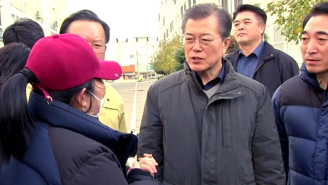 문 대통령, 포항 지진 현장 방문... 복구 지원에 최선 / YTN