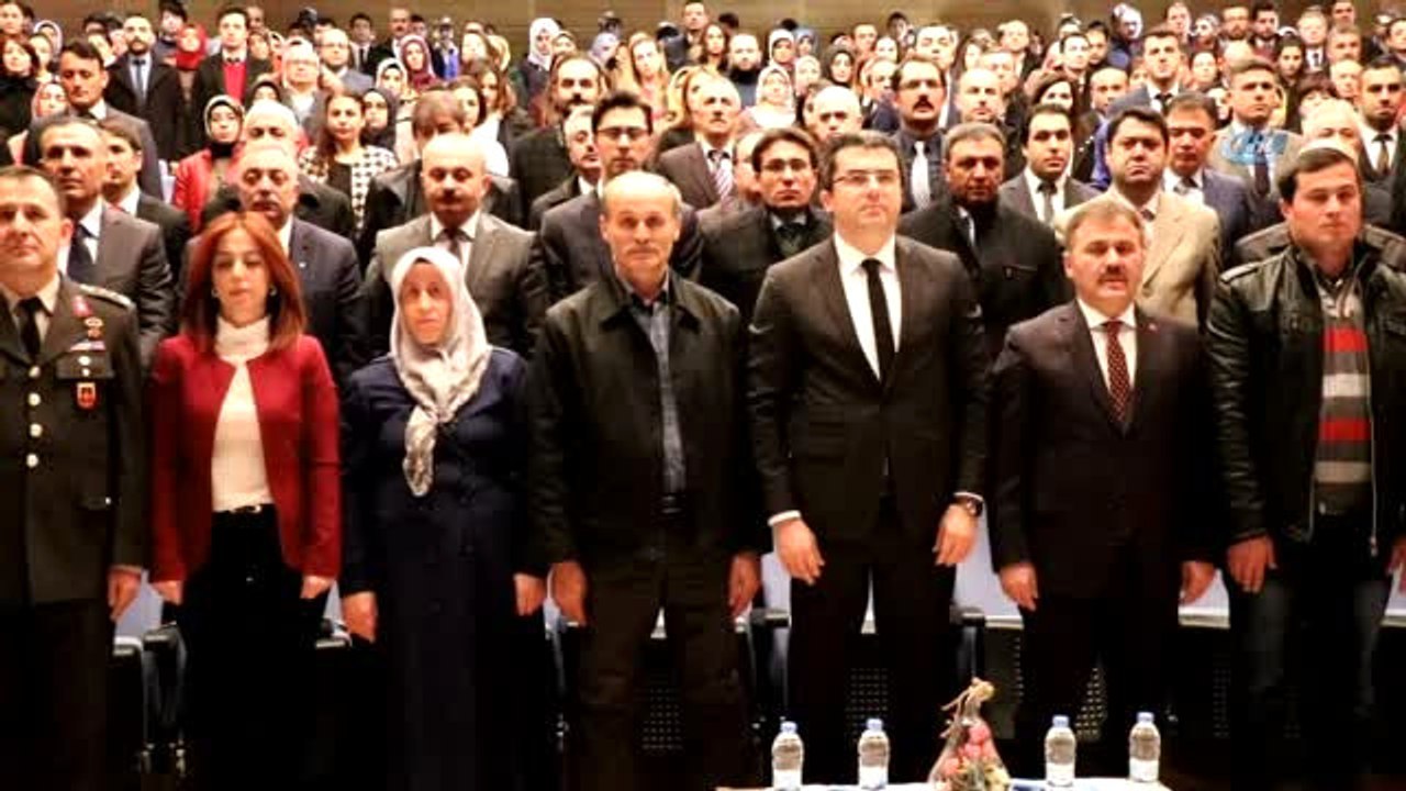 Şehit Öğretmen Necmettin Yılmaz'ın Ailesi Programı Gözyaşları İçerisinde İzledi