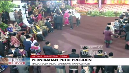 Para Raja Adat Lakukan Manortor di Acara Kahiyang-Bobby