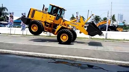 Ovo je najbolji bagerista na svijetu: Ono što on uradi sa bagerom mnogi ne mogu na biciklu