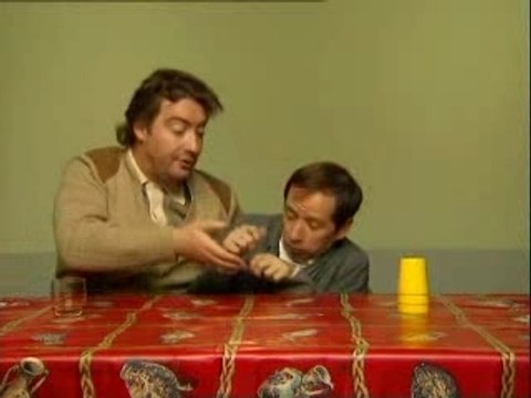 Les Deschiens - Faut pas jouer avec Atmen