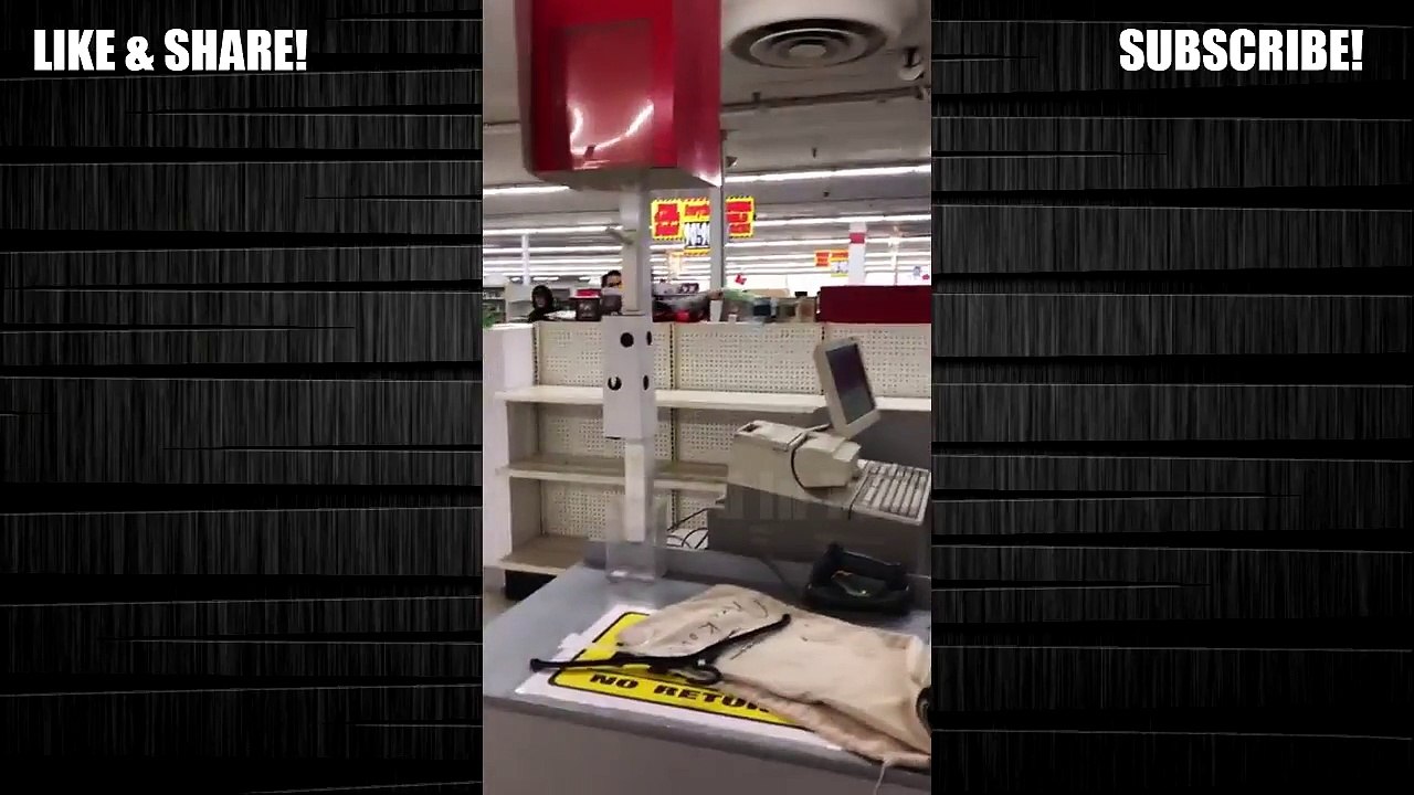 Ce client devient fou au Black Friday et se fait jeter dans un rayon du supermarché !