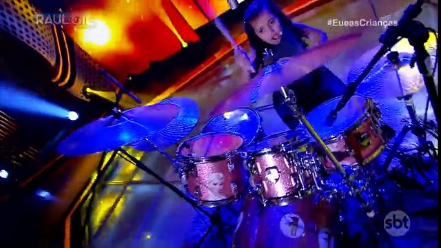 Elle chante et joue de la batterie à 8 ans sur une chanson compliquée de métal !! System of a Down - Toxicity