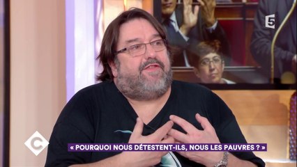 Pourquoi nous détestent-ils, nous les pauvres ? - C à Vous - 24/11/2017