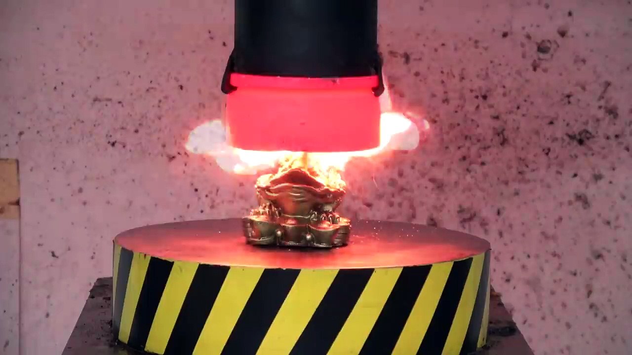 EXPERIMENT Glowing 1000 degree HYDRAULIC PRESS 100 TON vs SPARKLERS