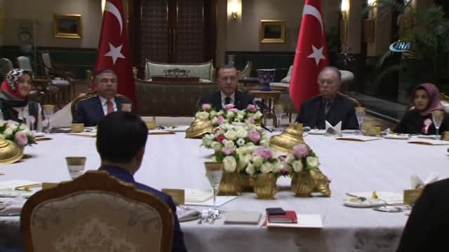 Cumhurbaşkanı Erdoğan, Beştepe Sofrası'nda Eğitimcilerle Bir Araya Geldi