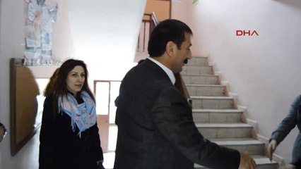Hakkari Ücretli Öğretmenlik Yaptığı Okulu Unutmadı