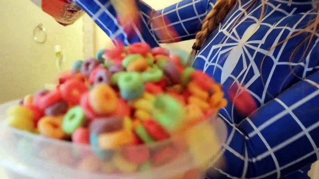 Frozen Elsa vs Harley Quinn vs Blue Spiderman - Food Fight & Bath Time _ Real Life Superhero Movie | Superheroes | Spiderman | Superman | Frozen Elsa | Joker