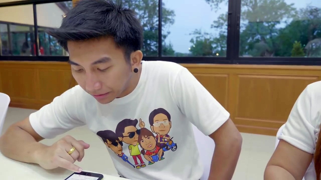 แม่โชว์กินอย่างไรให้เซ็กซี่..[Parkmalody funny]-jXX5mB_WQUk.CUT.00'00-00'35