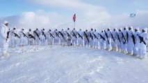 Kato Dağı'nda Jandarma Komandolar Öğretmenler Günü'nü Böyle Kutladı