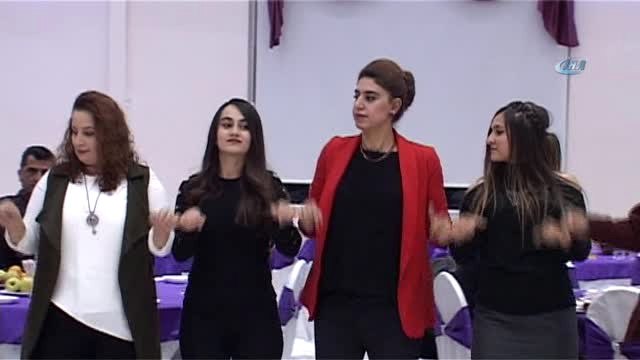 Hakkari'de Halaylı Öğretmenler Günü Kutlaması