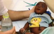 Susuzluktan Ölmek Üzere Olan Bebeğin Hayatını Kurtaran Türk Doktor, Gözyaşlarına Boğuldu
