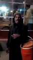 ان صاحب نے انڈے بیچنے کا ایسا انوکھا انداز اپنایا کہ جسے دیکھ کر آپ کا بھی انڈے کھانے کو دل کرے گا۔ ویڈیو: اکبر بٹ۔ جہلم