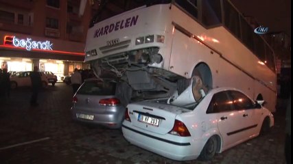 Minibüs Otoparka Daldı