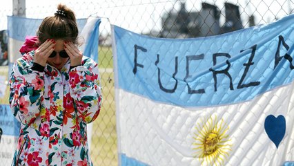 Argentine president promises full inquiry into missing sub