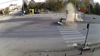 Otomobil alev alev yandı! İşte o feci kaza