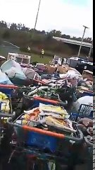 Gâchis alimentaire : des tonnes de nourritures devant un supermarché Walmart aux Etats-Unis !