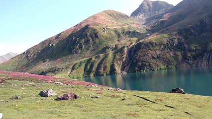 Ce lac au Pakistan est d'une beauté époustouflante ! Ratti gali